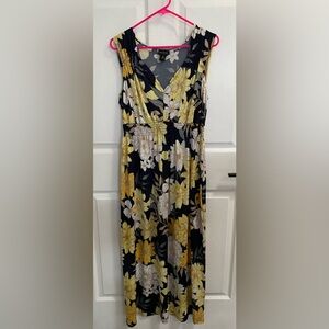 EnFocus Studios / Maxi Sundress / Navy with Flowers / Size 14 / Great Condition